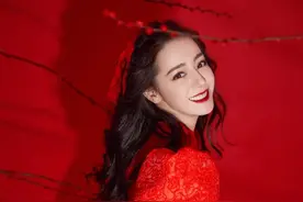 热巴“公主坐”被热议，腿部肌肉线条好明显，才知道芭蕾腿有多美图片