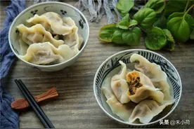 一家三口回娘家，买2斤牛肉包饺子，爸妈吃得开心，这是幸福呀图片