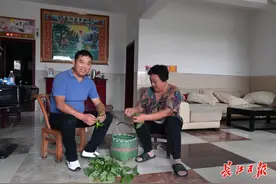 两年脱贫4年盖起小洋楼，贫困户老万当上“经理”奔小康图片
