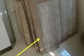 老公嫌弃大理石太贵，厨房台面居然用旧瓷砖来铺，效果惊呆家人图片