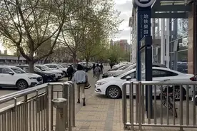 地铁口停车场不让进？真相背后又有新情况……图片