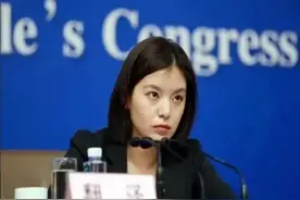 外交部“金花”升职了，曾因一句神仙翻译走红，是年轻人该追的星图片
