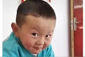 小男孩穿针引线“补袜子”，态度认真网友自愧不如：比不上个孩子图片