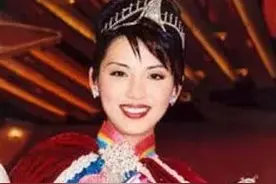 48岁香港女星陈炜，离异九年后，与育有两女的医师订婚图片