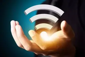 高铁上明明有WiFi，为啥只能连接却不能使用？列车长说出实情图片