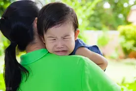 遇上这种不负责任的男人，就该直接拿脚踹图片