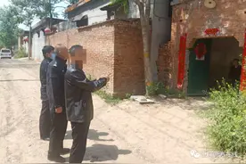 卫辉俩老贼开撕 审讯刑警憋不住笑了图片