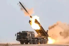 实力碾压皮纳卡！巴基斯坦国产多管火箭炮试射成功 射程140公里图片