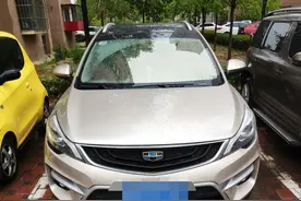 自己的车怎么看也看不够，帝豪GS除了颜值高 还有哪些优缺点？图片