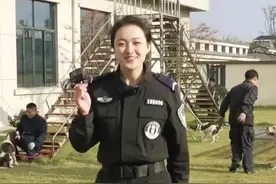 你知道在编警犬都是怎么训练的嘛？当给警犬戴上“行汪记录仪”之后...图片
