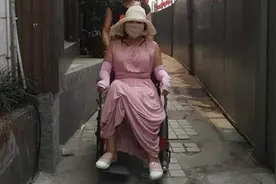 中国第一整容狂人：十多年来花费四百多万整容两百多次，终成噩梦图片