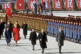 尼克松首度访华之时，毛泽东赠了他一幅墨宝，到底写了什么内容？图片