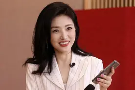 央视一姐周涛：主持春晚16年，二婚嫁富豪生女后隐退，如今怎样了图片