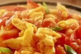 美食精选：番茄炒蛋、黑白菜、鱼香有机菜花、豆角焖饭图片