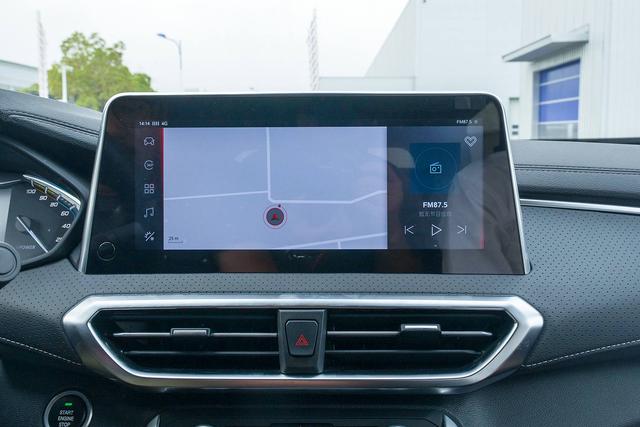 场地试驾上汽MAXUS EUNIQ 5，底盘质感出色的家用MPV