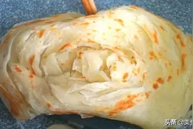 手抓饼这做法不油腻又松软多层，放2天都不会发硬，味道超正宗图片