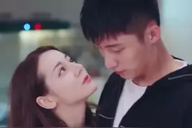 迪丽热巴黄景瑜吻戏吻到嘴软，当镜头拉近10倍后，导演有点坏图片