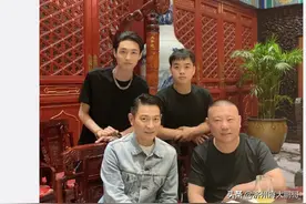 秦霄贤跟偶像刘德华合照，张鹤伦谢金的评论酸溜溜，羡慕死人了图片