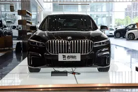 6缸机油耗7.9L，原装进口德系旗舰，配置豪华，实拍宝马7系图片