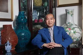 27岁小伙继承姨妈庄园挖出宝藏，10年整理，捐献6万多件文物图片