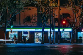 从营运到开发，8年便利店从业经历，带你了解便利店人的生活图片