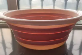 难怪浙江人就是富：一个工厂4台注塑机，一个月轻轻松松赚12万图片