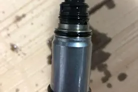 修车更换空调压缩机电磁阀现代起亚k5，更换后恢复正常剩下3000元图片