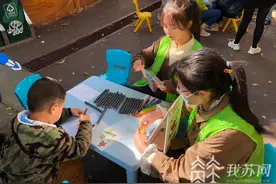南京红山森林动物园又多一位“动物画家”未来希望举办全球猩猩画展图片