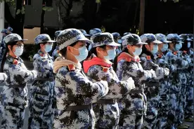 军训进行时，最美不过迷彩色！图片