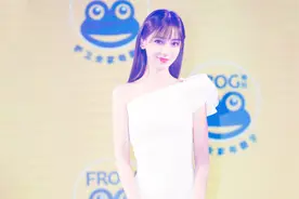 女明星都说自己身高168，可baby和蔡少芬同框却很尴尬视频封面