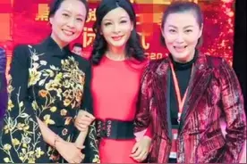 98版“潘金莲”露面，48岁普通似路人，结婚多年老公至今神秘图片