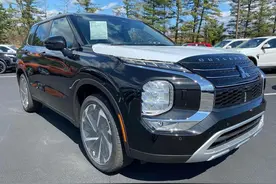 新一代三菱欧蓝德实车，搭2.5L引擎+四驱，气势不输汉兰达图片