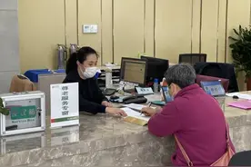 老年人没有智能手机、健康码怎么办？张家港出招了！图片