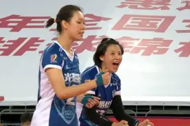 福建女排大崩盘！上海3-0完胜，35岁老将爆发，郑益昕没办法图片