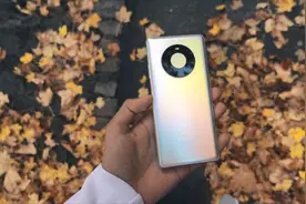 华为Mate40Pro真机开箱：星环徕卡四摄+麒麟9000图片