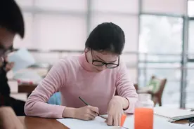 200名研究生被“清退”？好不容易考上的研究生，为啥毕不了业？图片