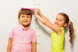 14岁男孩身高153，且无法再长高，家长懊悔：以为他是发育晚图片