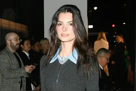 艾米丽·拉塔科夫斯基出席美国时装设计师协会大奖，身材超棒完美图片