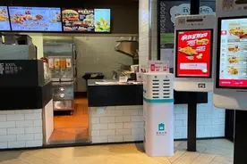 怪兽充电入驻国内首家艺龙酒店 个人要怎么加盟怪兽共享充电宝呢？图片