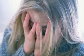 心理学家：经常有这3种情绪表现，说明你受过严重的心理创伤图片