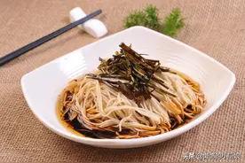 十分钟就能搞定的葱油拌面，简直是懒人的早餐佳选图片