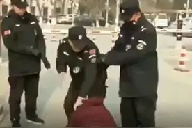 1996年，贵州一残疾司机被保安殴打，报警后竟曝出其特级英雄身份图片