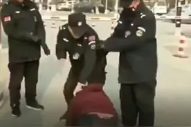 1996年，贵州一残疾司机被保安殴打，报警后竟曝出其特级英雄身份图片