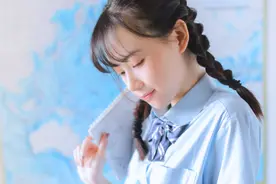 有一个追女生的定律：男生越“开放”自己，越能吸引女生图片