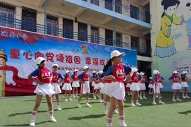 “红星闪闪放光彩，红星灿灿暖胸怀......”迪英小学开展 庆“六一”活动图片