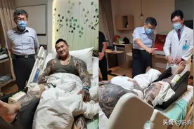 馆长中枪政客忙着狂蹭，台学者：台湾要完了图片