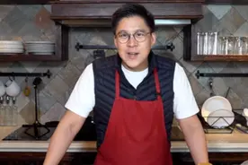 郭晶晶夫妇厨房秀恩爱，穿情侣款围裙有默契，戴1元发圈没阔太范图片