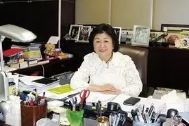 这个广东人收废品、被黑社会恐吓，却成中国女首富，身价440亿图片