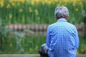 “再难也要带娃睡觉”孩子和奶奶睡还是和妈妈睡，结果真的不一样图片