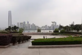 武汉江滩上新了！两江四岸42座闸口焕新亮相图片